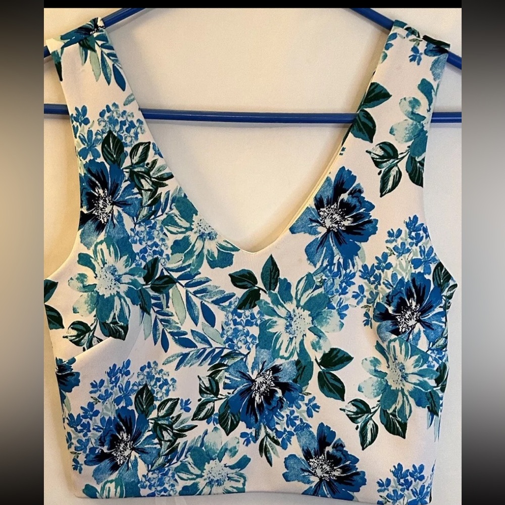 Forever 21 Blue White Floral Crop Top Size Small MINT EUC